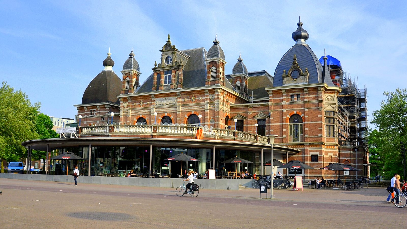 Het Spanjaardsgat in Arnhem met de Grote Kerk